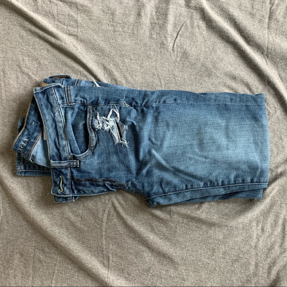 💛 Holy jeans